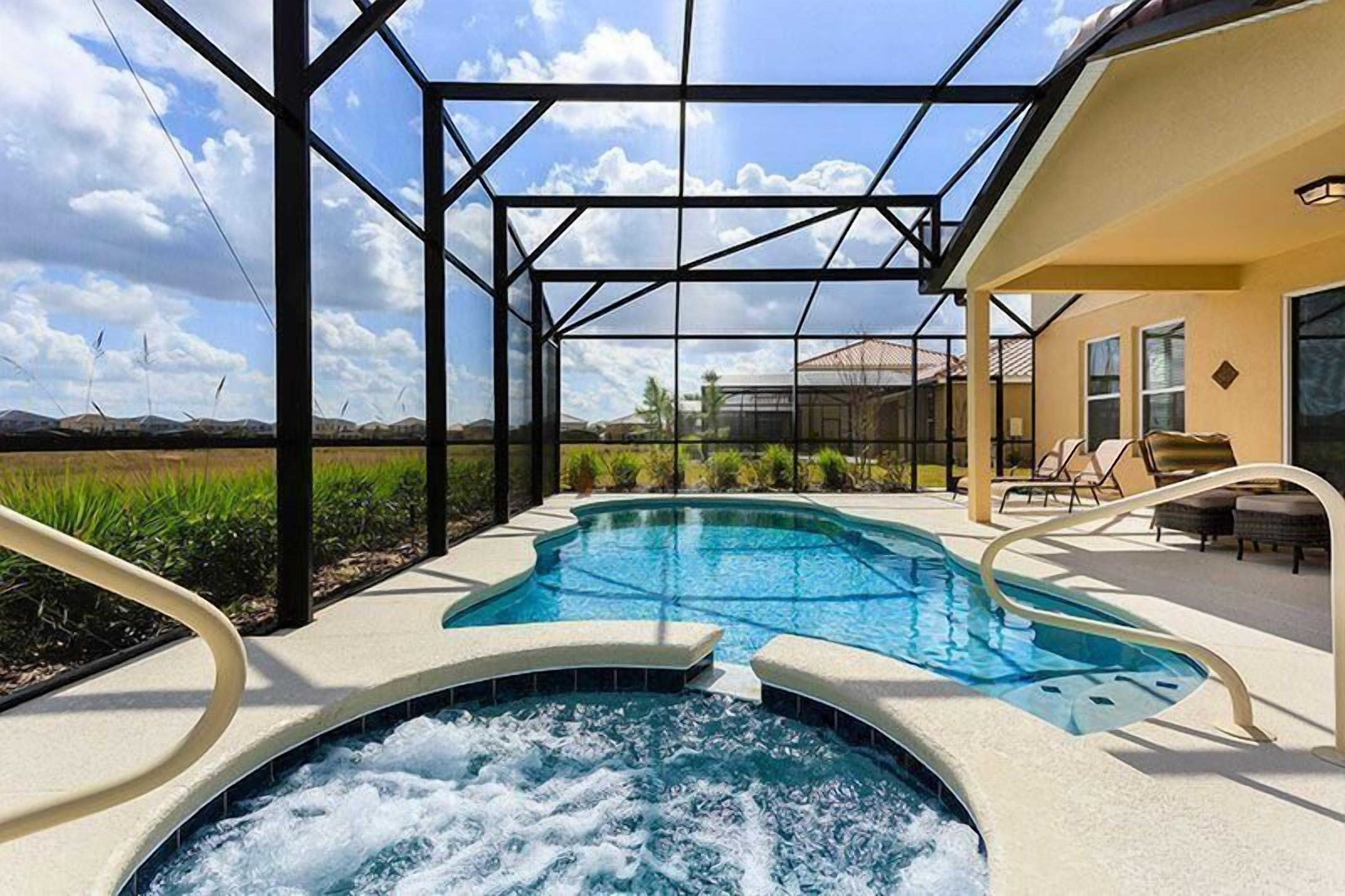 6 Bed 6 Bath Pool and Spa Home in Solterra Resort