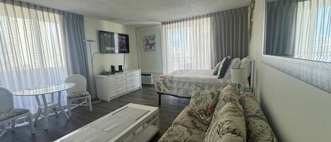 Fer et planche à repasser, lit parapluie, Wi-Fi gratuit, draps fournis