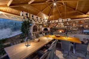 Outdoor dining - Villa Haven One (Palaia Epidavros)