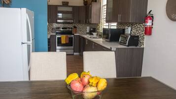 Frigorifero, microonde, lavastoviglie, macchina per tè/caffè