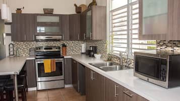 Frigorifero, microonde, lavastoviglie, macchina per tè/caffè