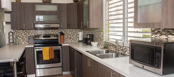 Family time, 5 minute walk from main walkway to restaurants and beach!