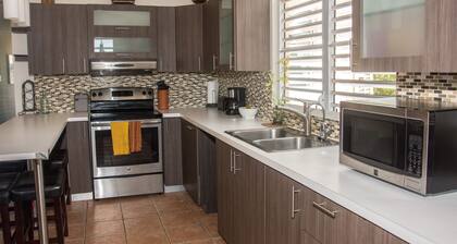 Family time, 5 minute walk from main walkway to restaurants and beach!