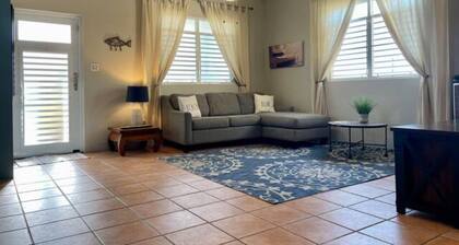 Family time, 5 minute walk from main walkway to restaurants and beach!