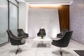 Spa - Classic FiDi Studio w/ Gym & Doorman, nr Freedom Tower, by Blueground (Downtown)