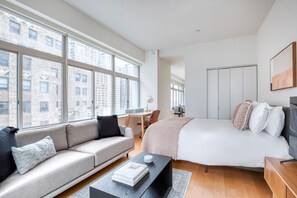 Iron/ironing board, WiFi, bed sheets - Premium FiDi Studio w/ Gym & Doorman, nr Freedom Tower, by Blueground (Downtown)