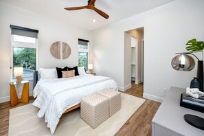 5 slaapkamers, een strijkplank/strijkijzer, reisbedje, gratis wifi