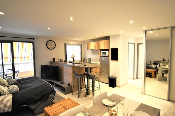 1 chambre, bureau, chambres insonorisées, fer et planche à repasser