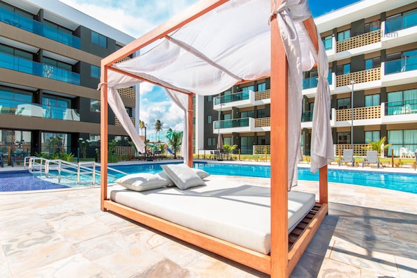 4 piscinas externas