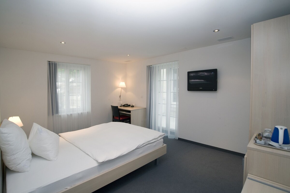 Premium bedding, down duvets, in-room safe, desk