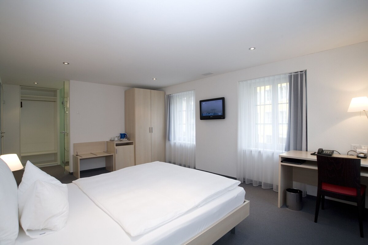 Premium bedding, down duvets, in-room safe, desk