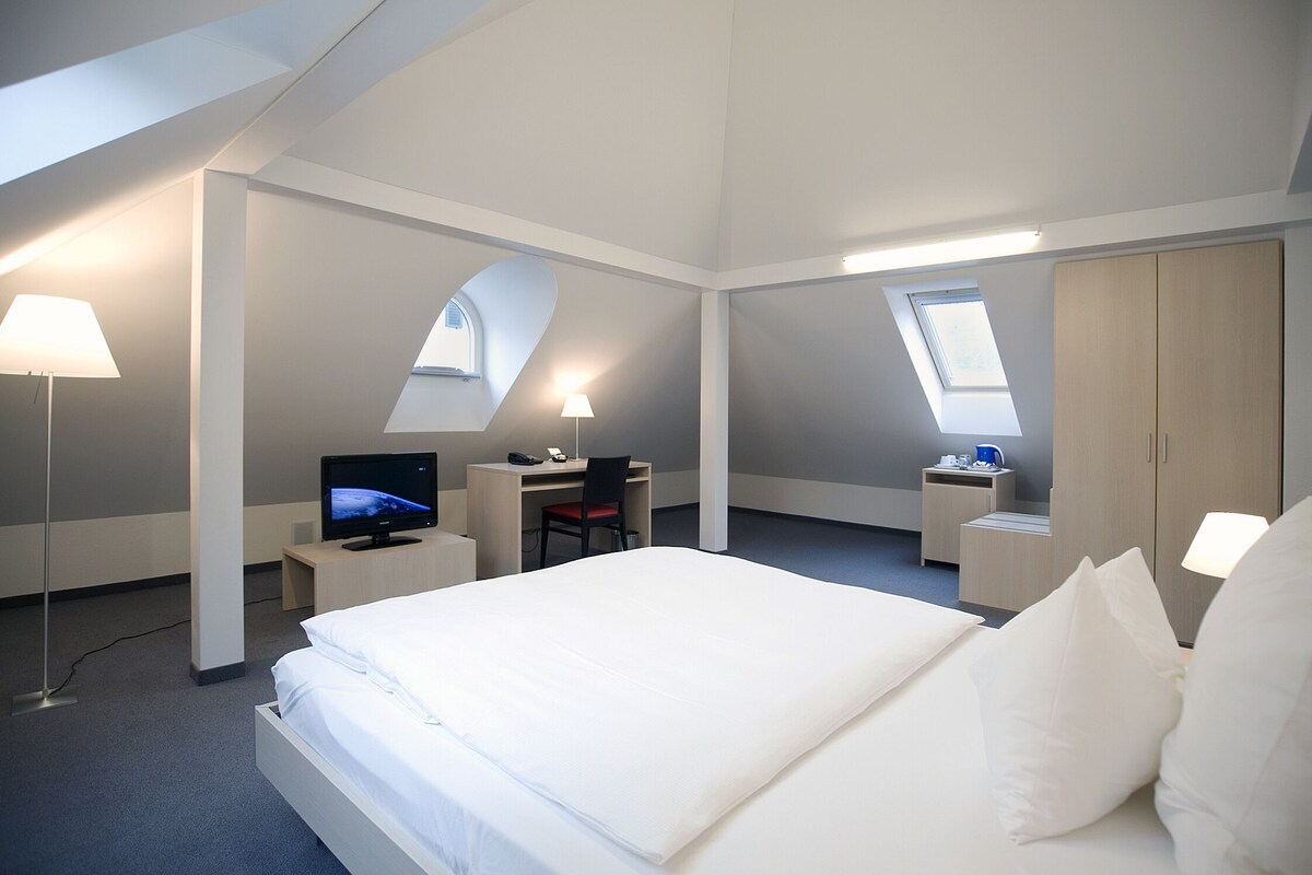 Premium bedding, down duvets, in-room safe, desk