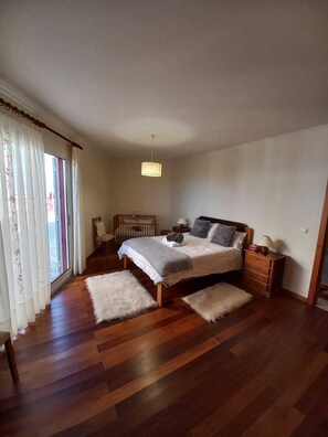 3 bedrooms, iron/ironing board, free WiFi