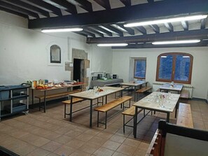 Kontinental frokost hver dag (EUR 7.5 per person)