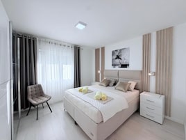 Ropa de cama de alta calidad, colchones con pillow-top y escritorio 