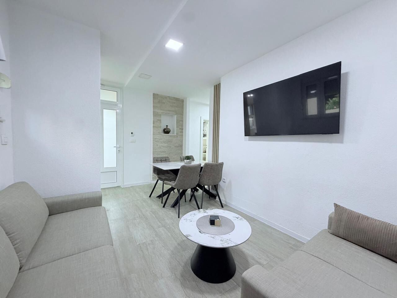 Deluxe Apartment, 2 Bedrooms, Courtyard View, Ground Floor | Living area