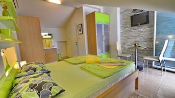 Standard Studio, Balcony, Bay View | Premium bedding, pillowtop beds, desk, soundproofing