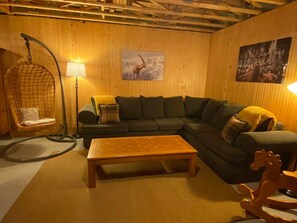 TV, fireplace, video games, DVD player - Stella Bois Ronds & Spa - Domaine des Appalaches (Notre-Dame-des-Bois)