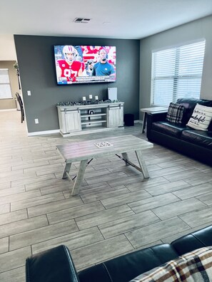 智能电视、电子游戏、立体声音响、电脑显示器