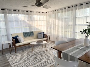 Smart TV - Bohemian Bungalow on Byron Road (Fort Myers)