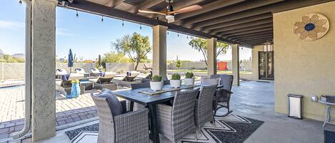 تناول الطعام بالخارج