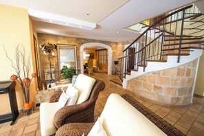 TV, fireplace - MOLINER PREMIUM VILLA Your Home 10min by car to the beach, Your home just a few minutes by car from (Pollença)