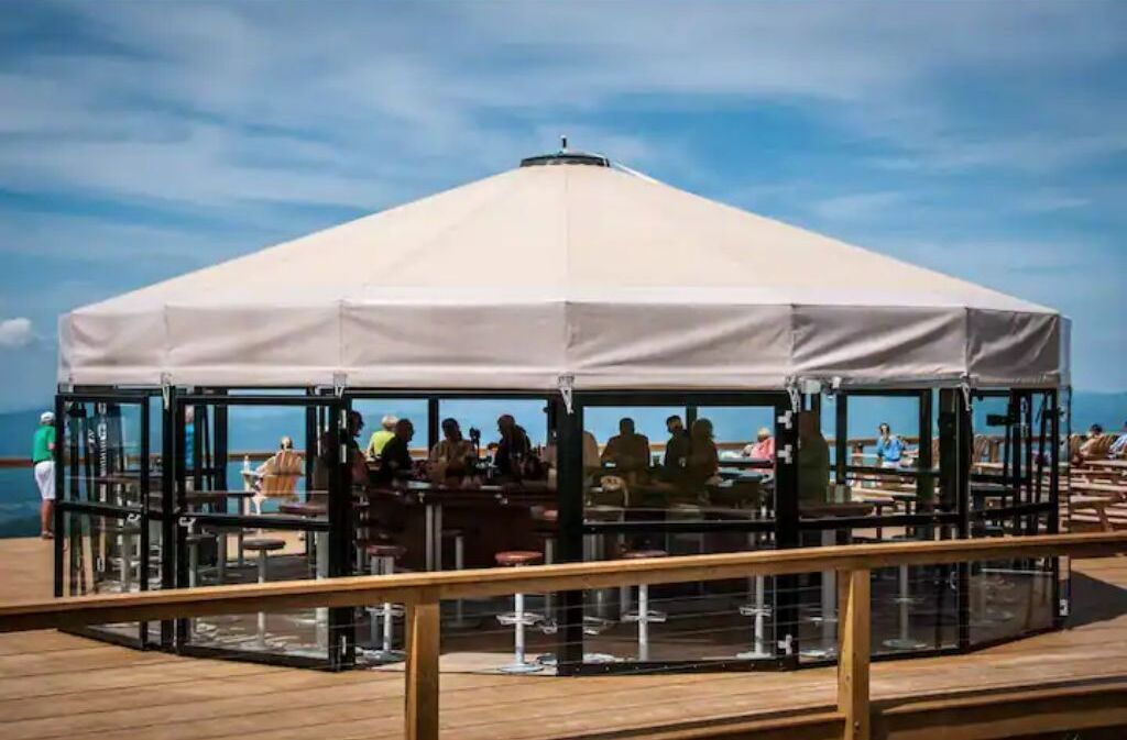 تناول الطعام بالخارج