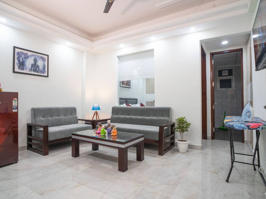 LED TV, video game console, first-run films, pay films