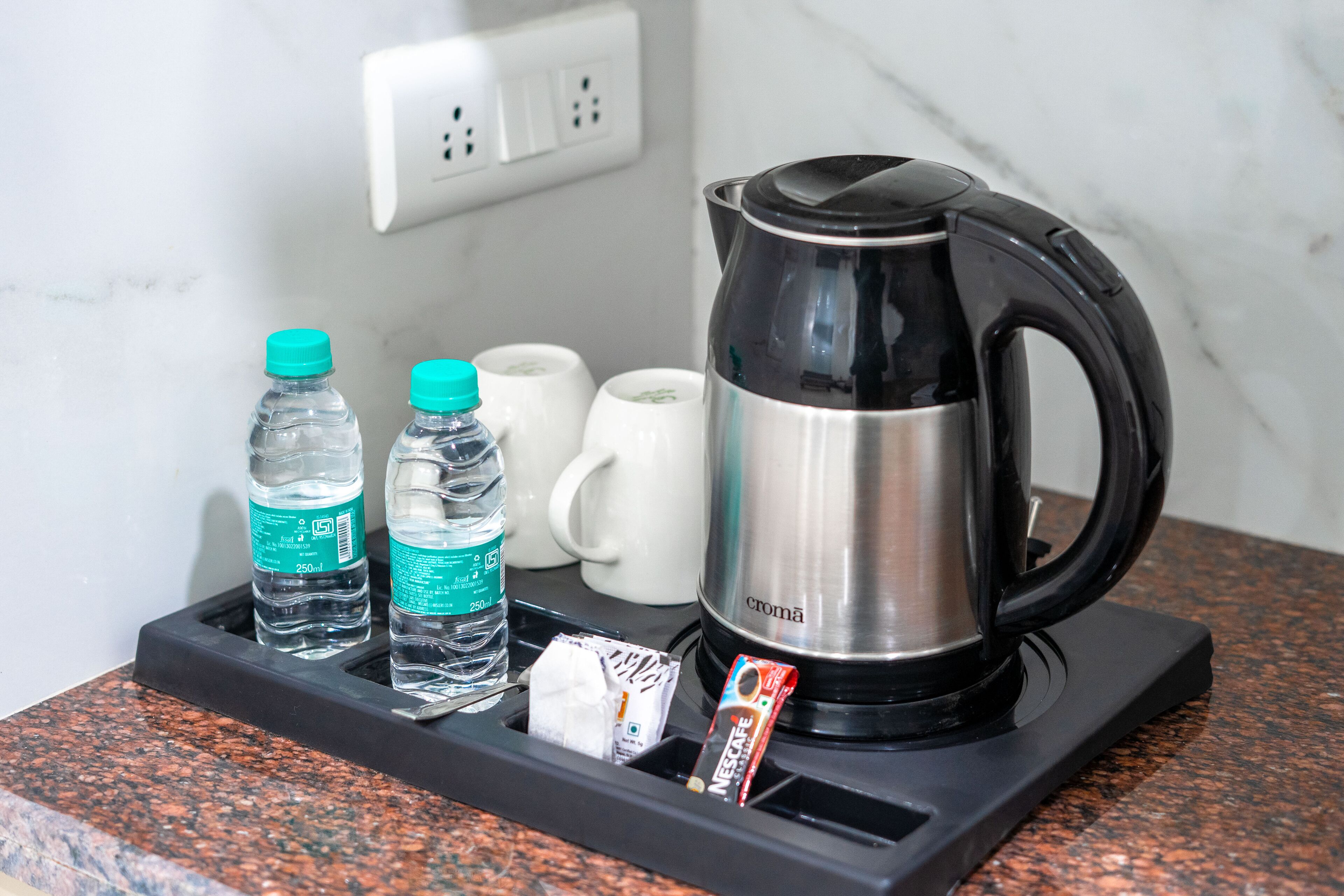 每日供應外賣早餐 (每人 INR2)