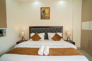1 bedroom, Egyptian cotton sheets, premium bedding, down duvets