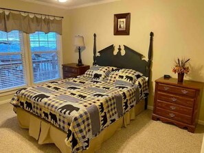 5 bedrooms, WiFi - Ski Beech 1/2 mile to ski w/ hot tub/pool table (Beech Mountain)