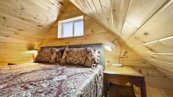 House (Misty View) | 1 bedroom, hypo-allergenic bedding, memory-foam beds