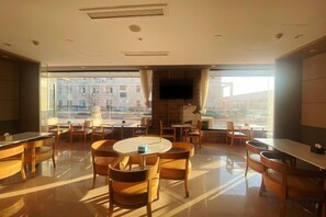 Dining - ELONG R.YUN HOTEL（Qingdao City Balcony Scenic Area West Coast Bus Terminal Store） (Qingdao)