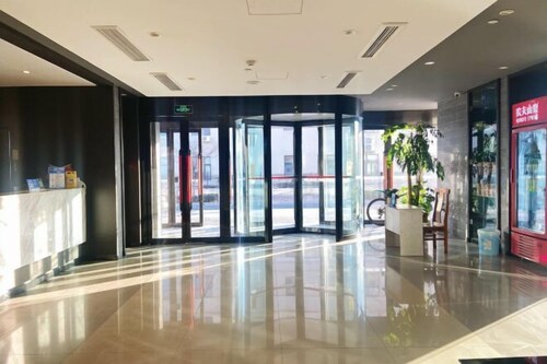 ELONG R.YUN HOTEL（Qingdao City Balcony Scenic Area West Coast Bus Terminal Store）