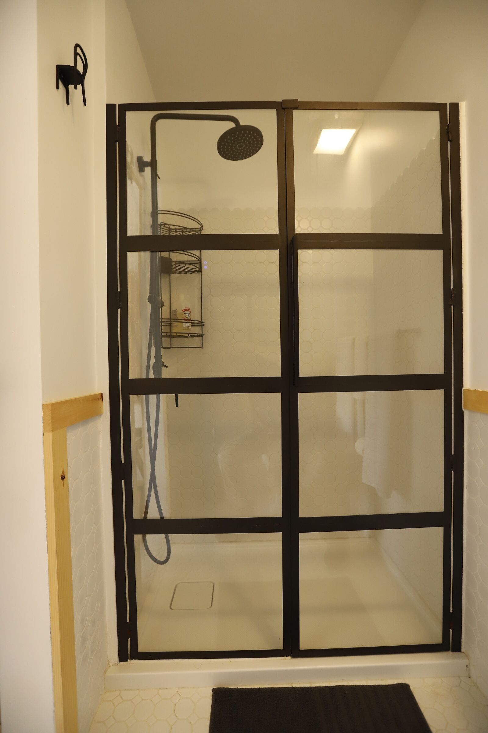 Pancuran mandi, hulu semburan mandi hujan, pengering rambut, bidet 