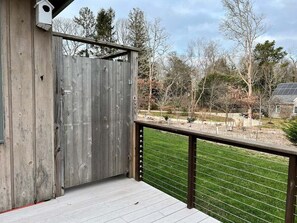 Property grounds - Mid-Century Contemporary (Orleans)