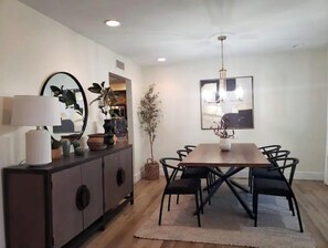 Dining - Scottsdale Saltwater Pool Sanctuary! (Scottsdale)