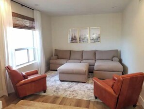 TV, fireplace, computer monitors - Scottsdale Saltwater Pool Sanctuary! (Scottsdale)