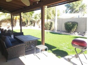 Outdoor dining - Scottsdale Saltwater Pool Sanctuary! (Scottsdale)