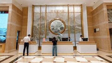 المنشأة من الداخل