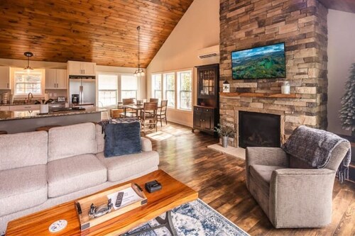 Angels Overlook Chalet and Winter Holiday Ski Haus