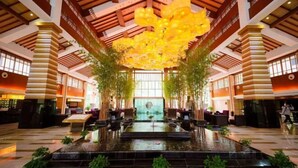 A spacious lobby with a central water feature, high ceilings with wooden beams, and a modern chandelier. - Wugong Mountain Rongyuan International Hot Spring Resort (Anfu)