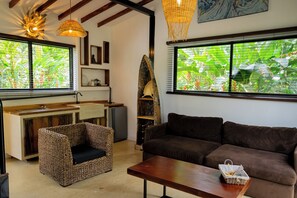 Deluxe Cabin, 1 Bedroom | Living area