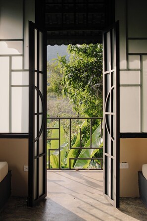 Economy Room | Bed sheets