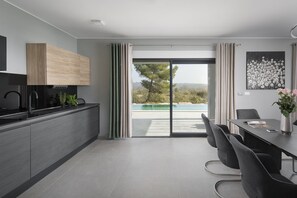 Fridge, microwave, oven, stovetop - Luxury Villa Moon with Pool (Vodnjan)