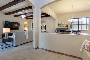 Smart TV, fireplace, Netflix, streaming services