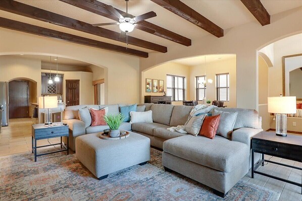 Smart TV, fireplace, Netflix, streaming services