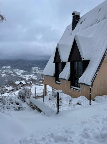 Chalet-style house in the heart of nature