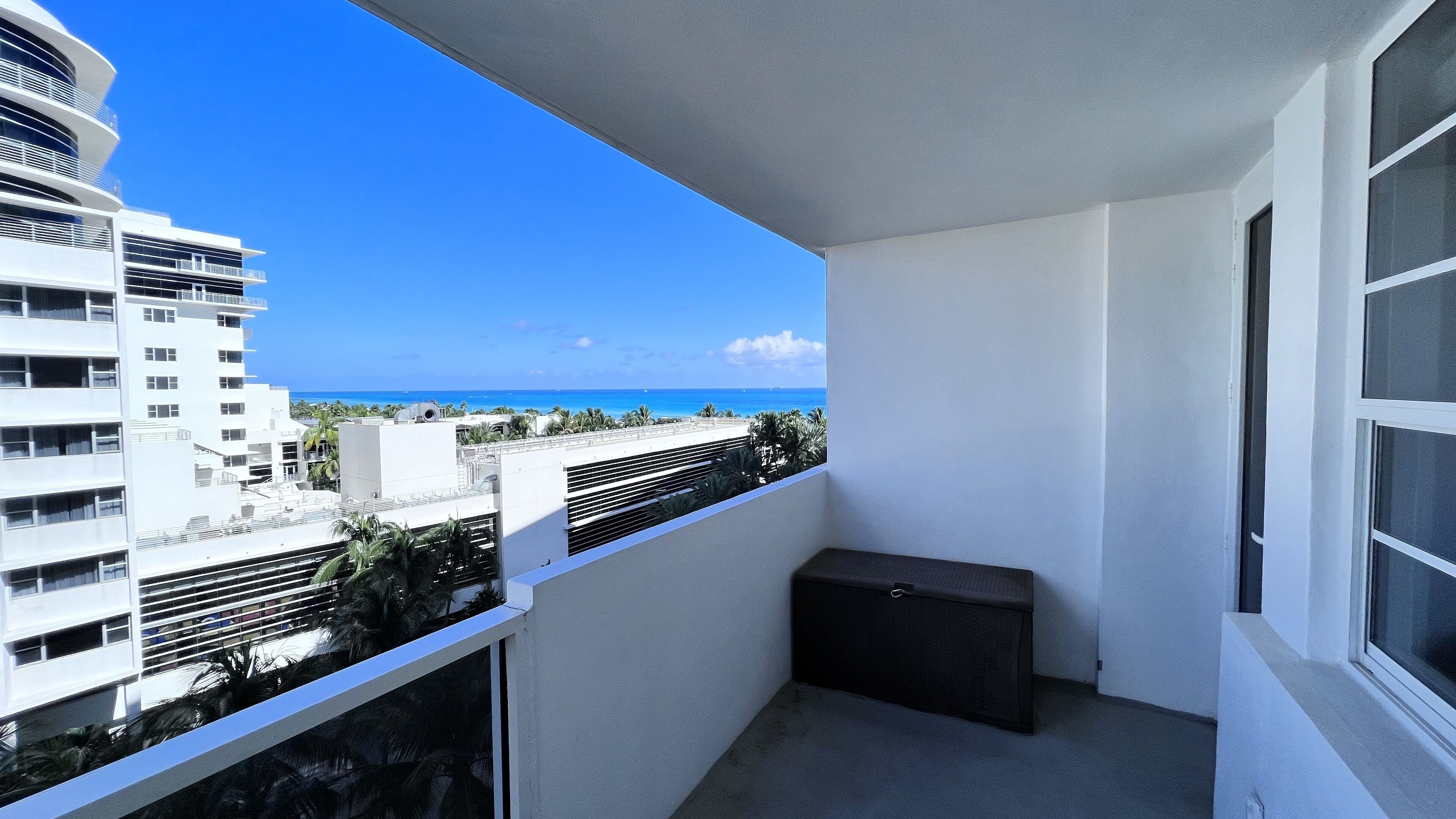 Luxury Ocean Front 1 BD Apartment with Ocean View