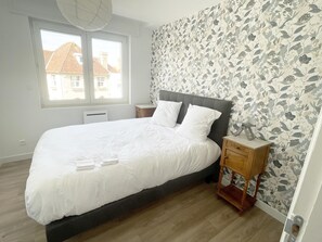 5 habitaciones, escritorio, tabla de planchar con plancha y wifi gratis 